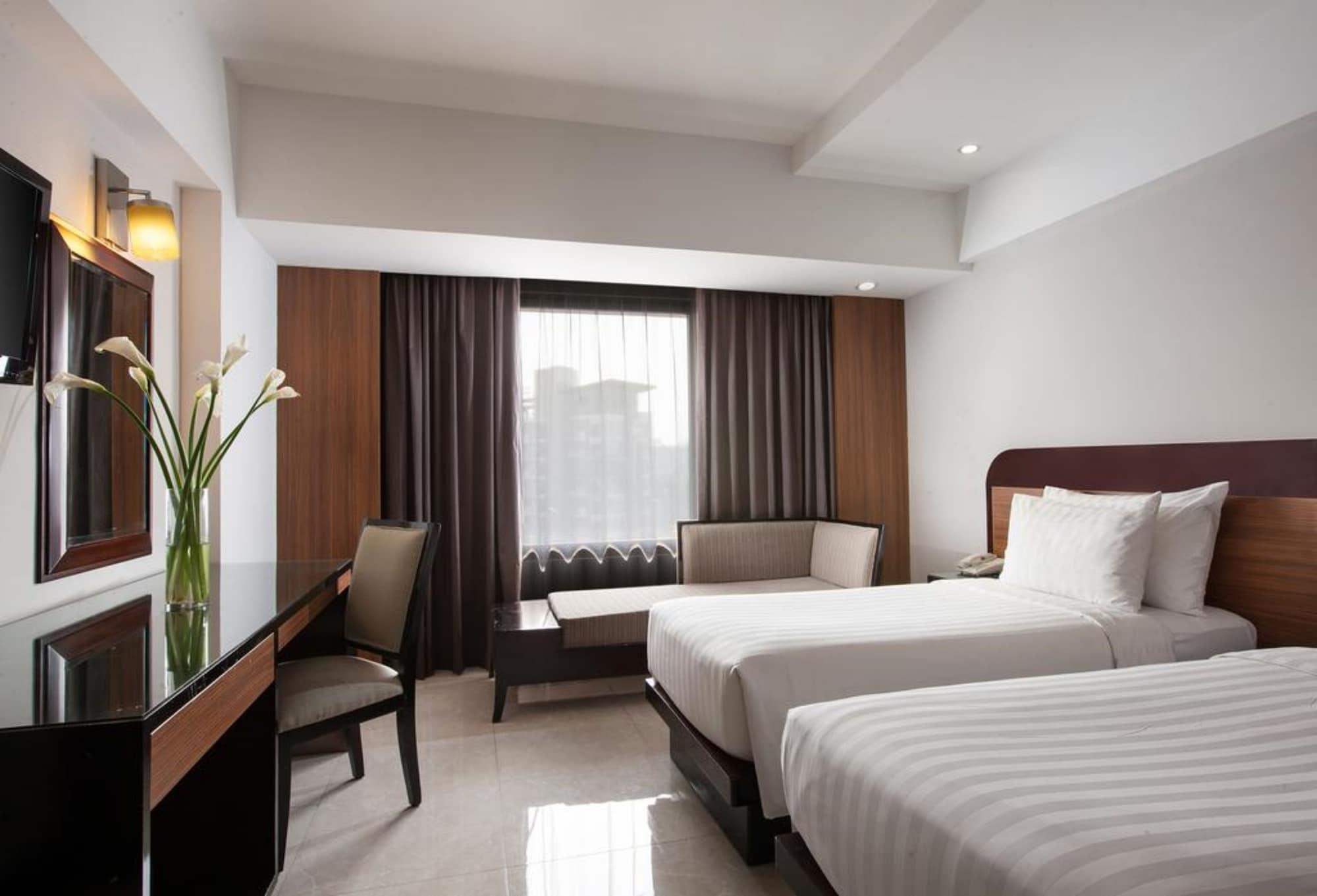 Hotel Santika Premiere Semarang Extérieur photo