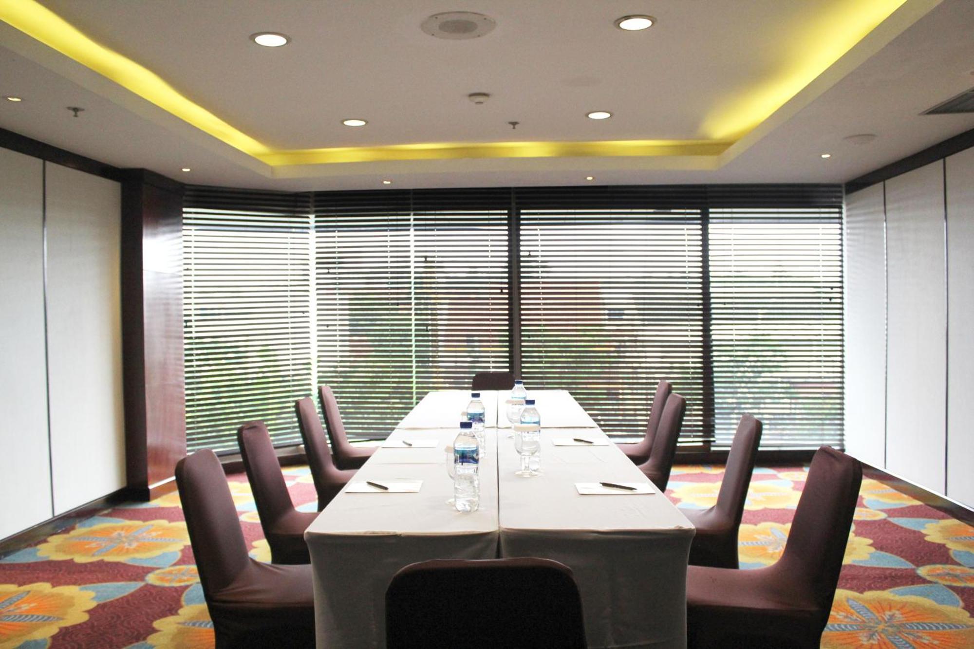Hotel Santika Premiere Semarang Extérieur photo