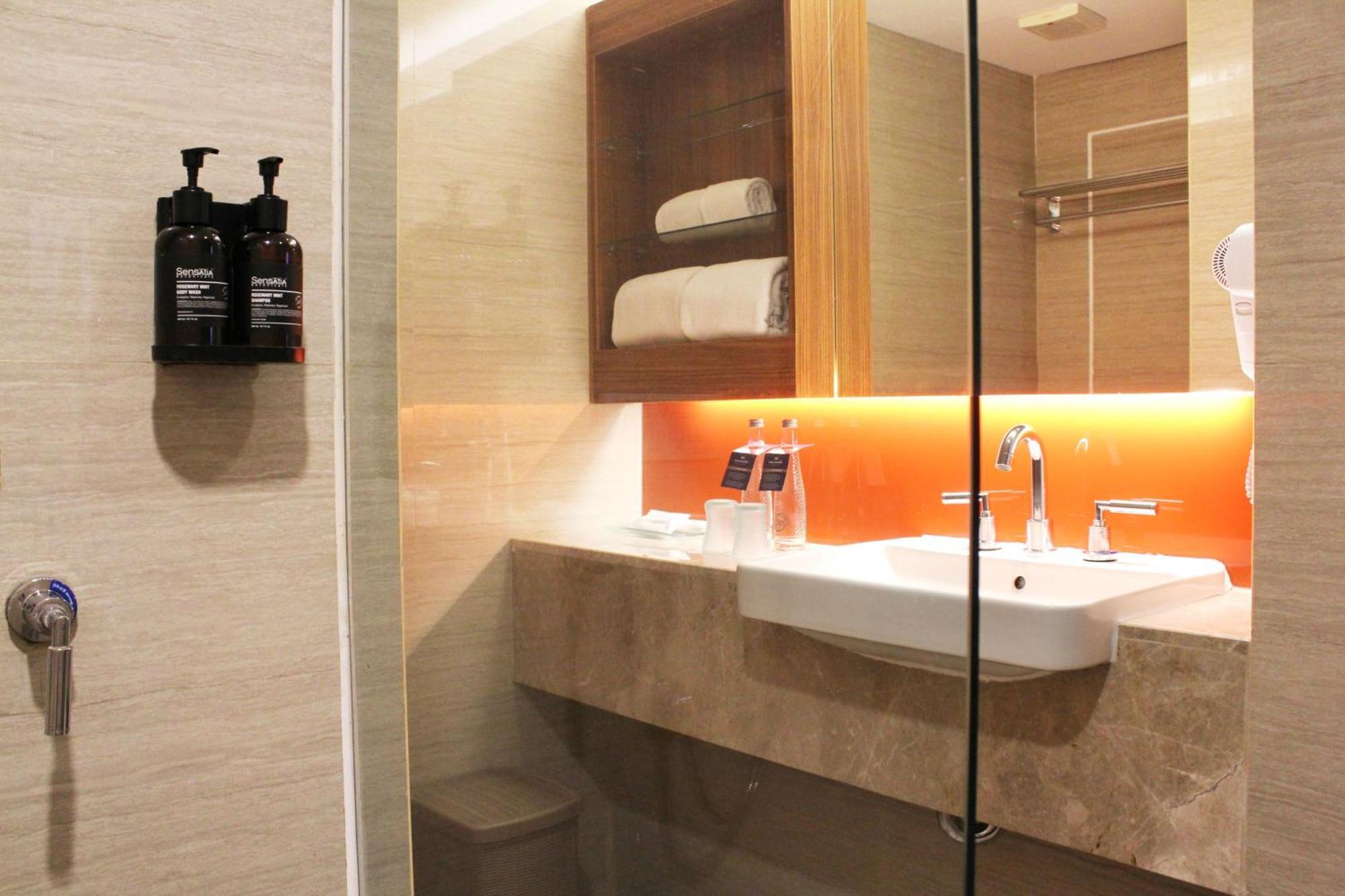 Hotel Santika Premiere Semarang Extérieur photo