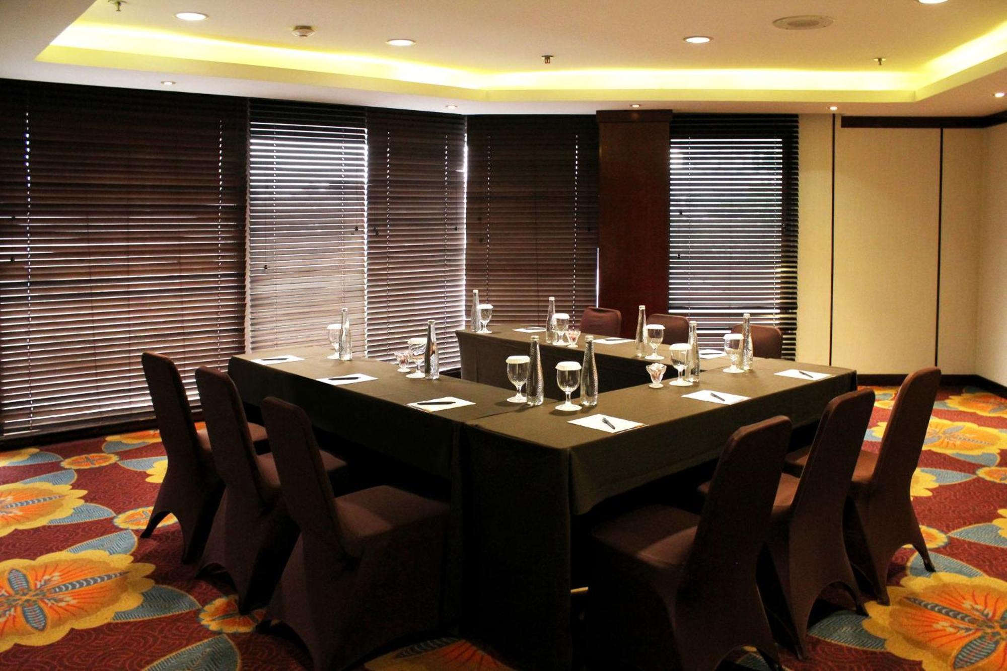 Hotel Santika Premiere Semarang Extérieur photo