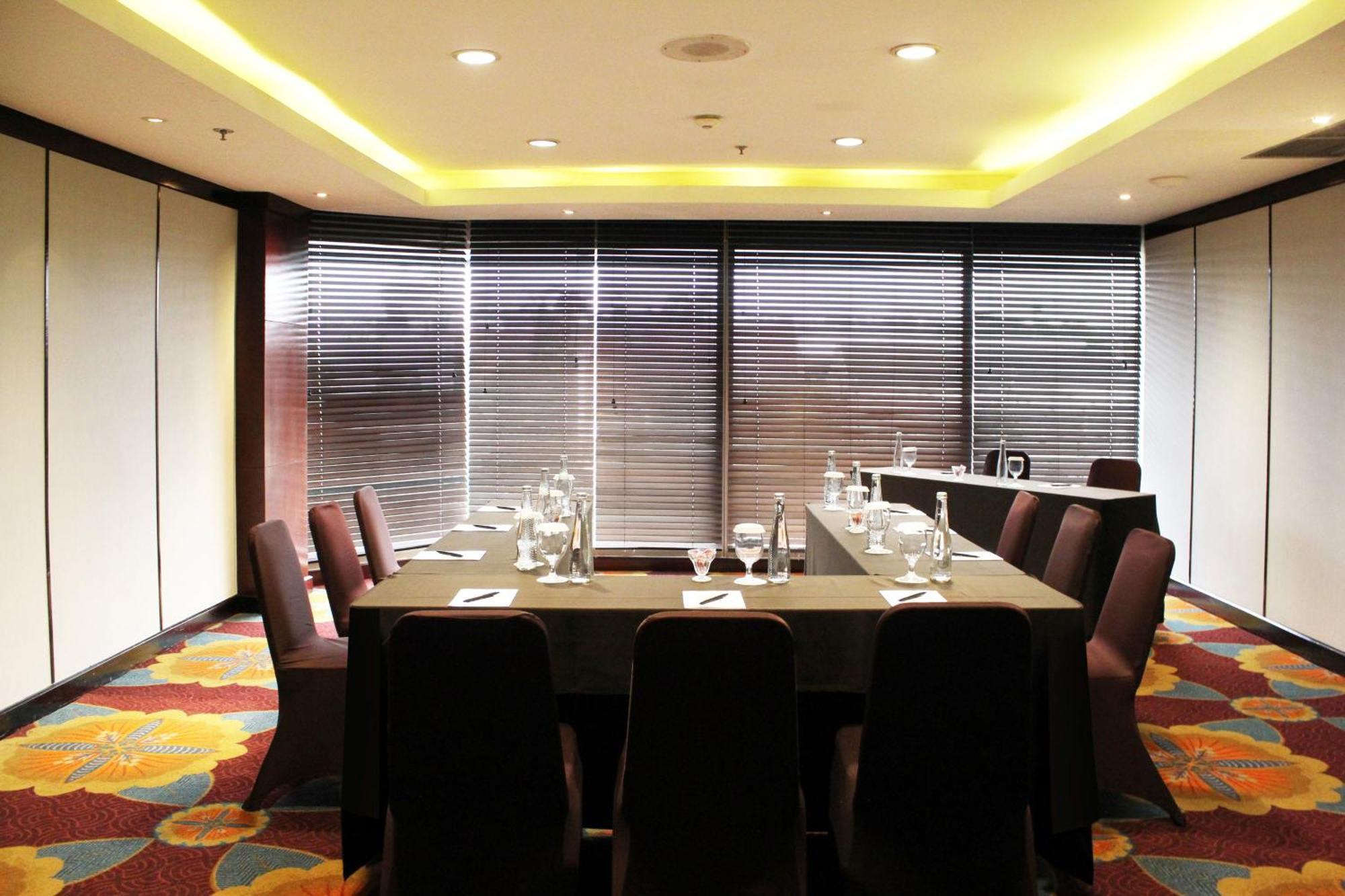 Hotel Santika Premiere Semarang Extérieur photo