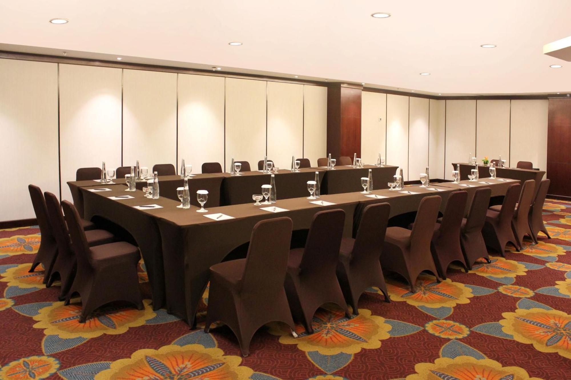 Hotel Santika Premiere Semarang Extérieur photo